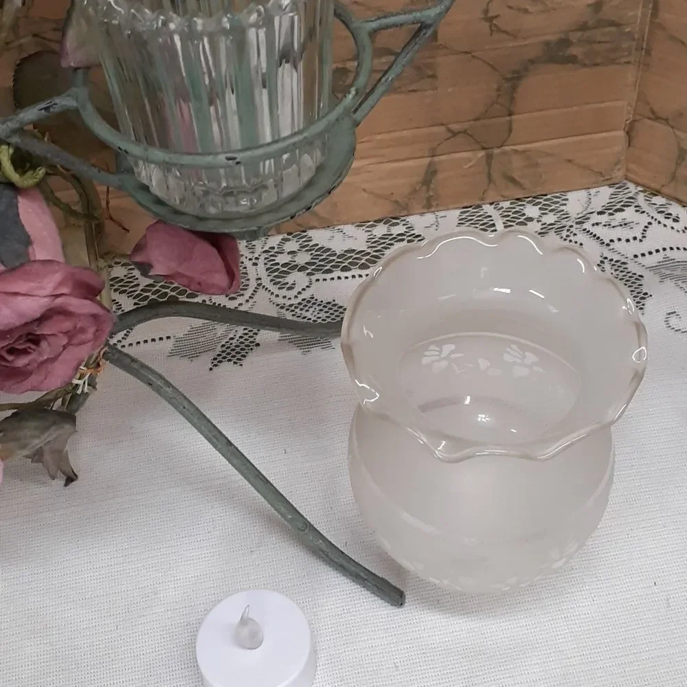 -‎ Verde Green metal hanging heart candlelight with pink roses.